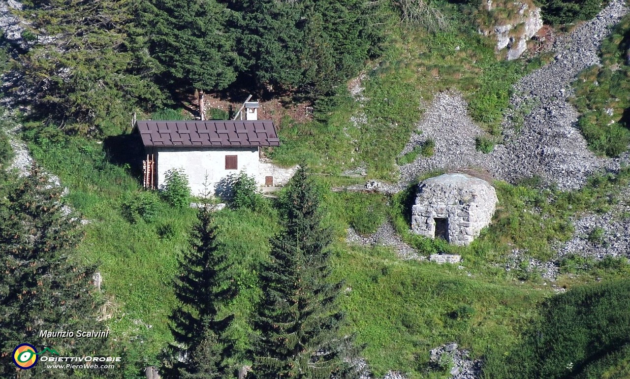 08 La Baitella e la sua preziosa cisterna per l'acqua piovana....JPG